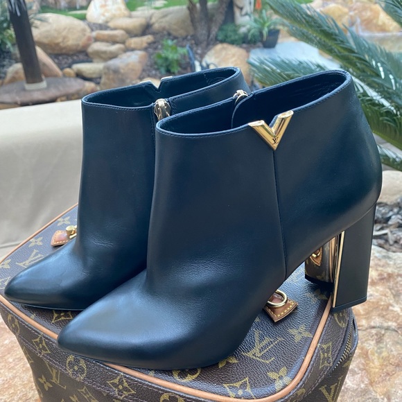 Louis Vuitton Shoes - BNIB authentic LOUIS VUITTON upper East low leather boots booties gold V notch!